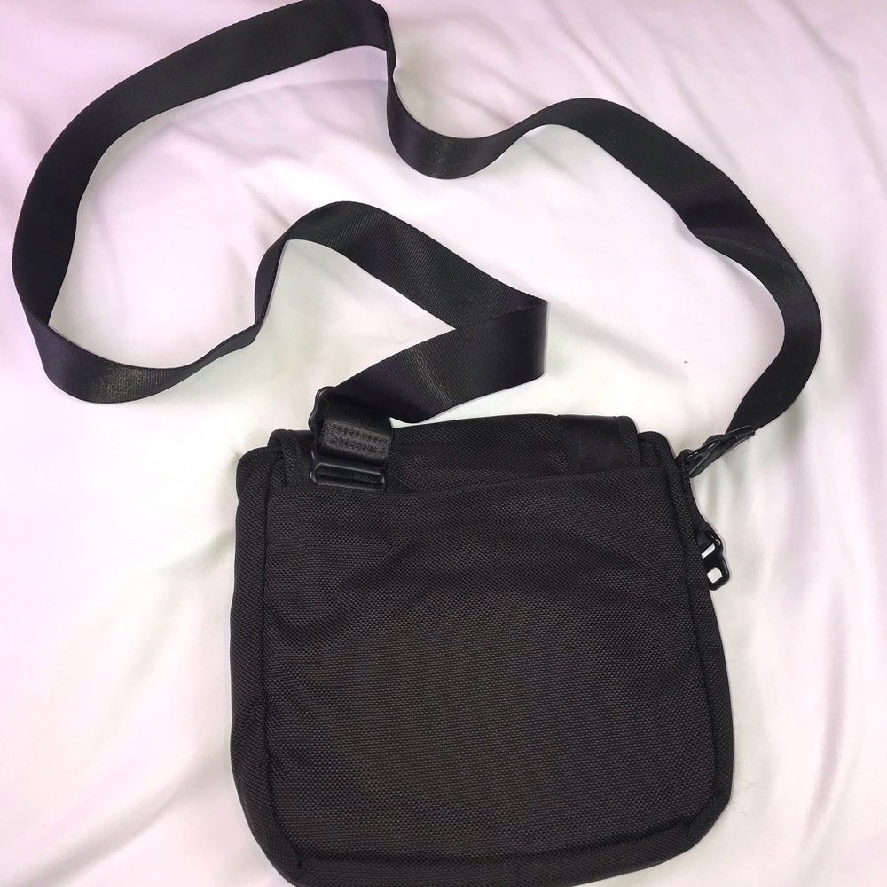 Tumi Alpha Bravo Barstow Nylon Crossbody Bag - Picture 2 of 9
